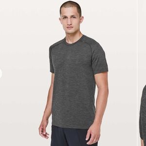 Lululemon Metal Vent T-Shirt Mens Gray SS Activewear Crewneck - L EUC